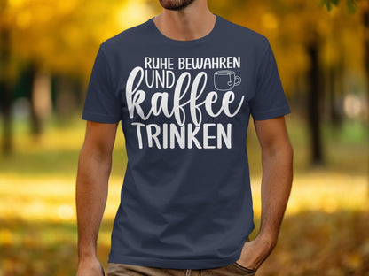 Ruhe bewahren und Kaffee trinken t-shirt