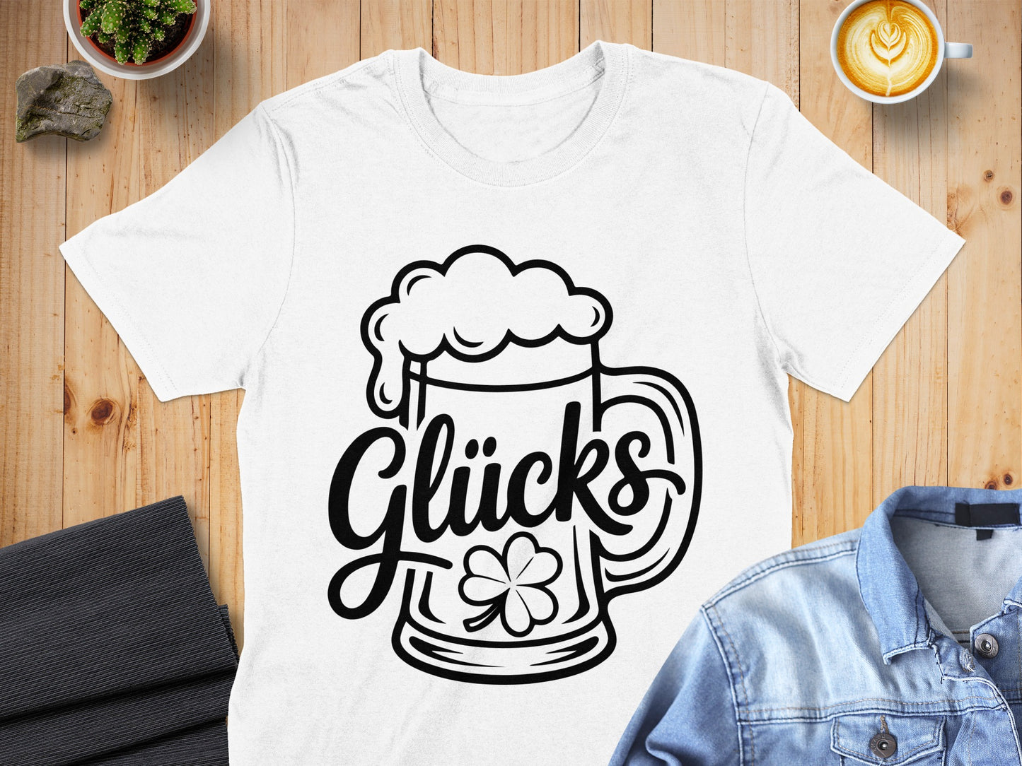 Glücks Bierkrug mit Schaum und Kleeblatt T-Shirt