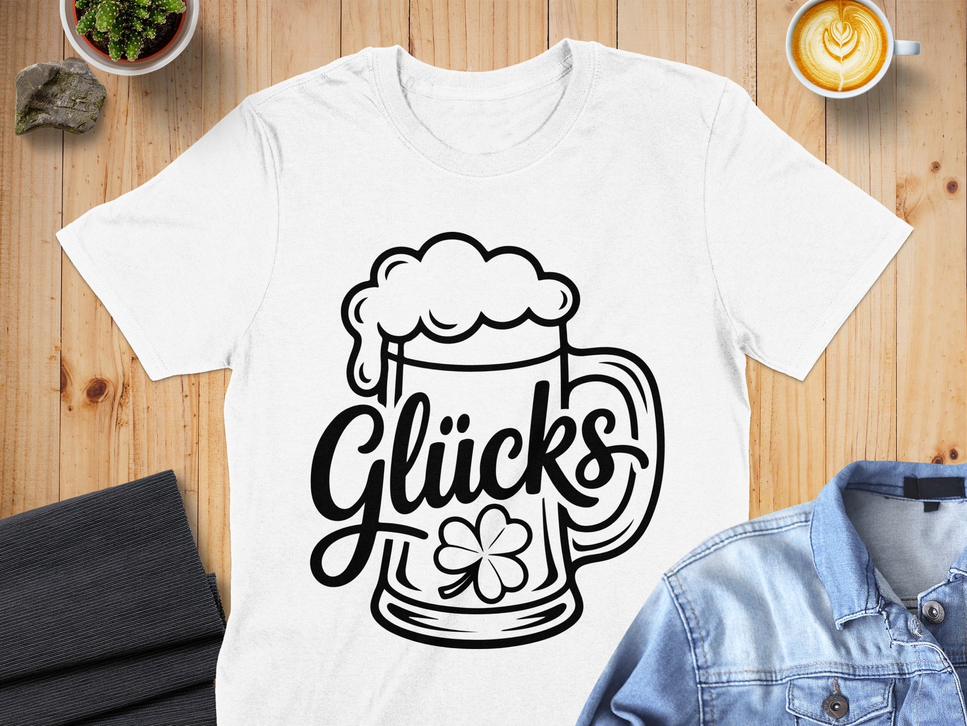 Glücks Bierkrug mit Schaum und Kleeblatt T-Shirt