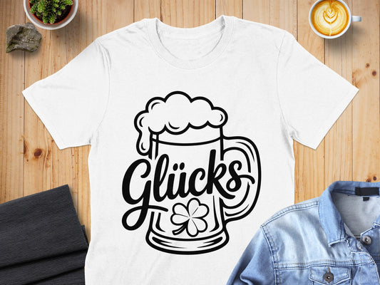 Glücks Bierkrug mit Schaum und Kleeblatt T-Shirt