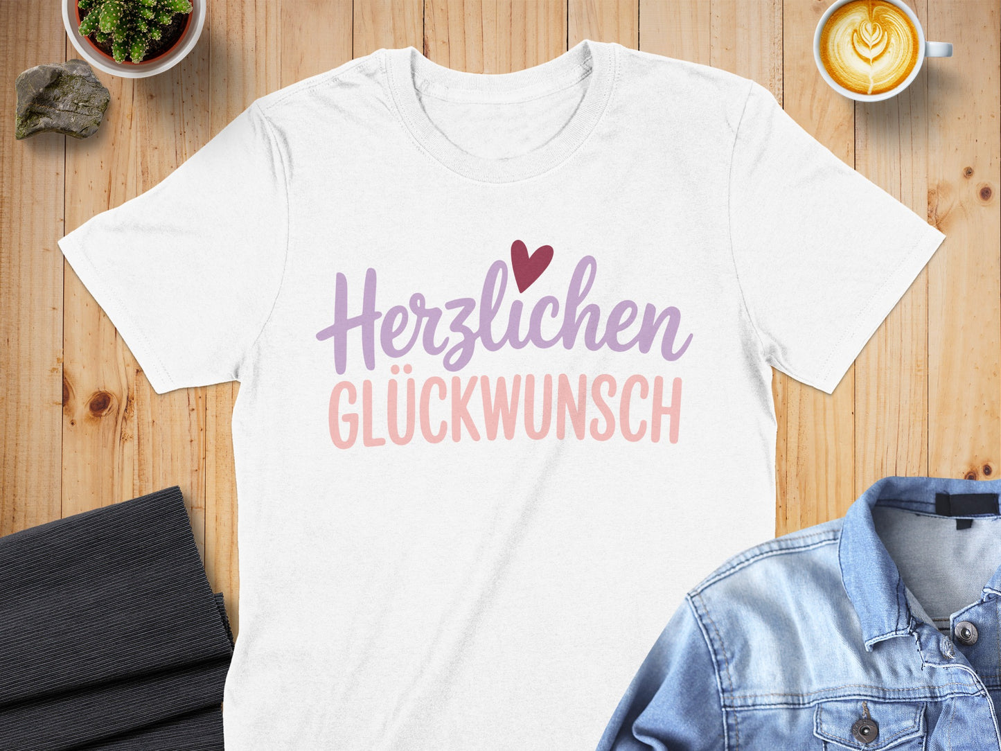 Herzlichen Glückwunsch Statement T-shirt product