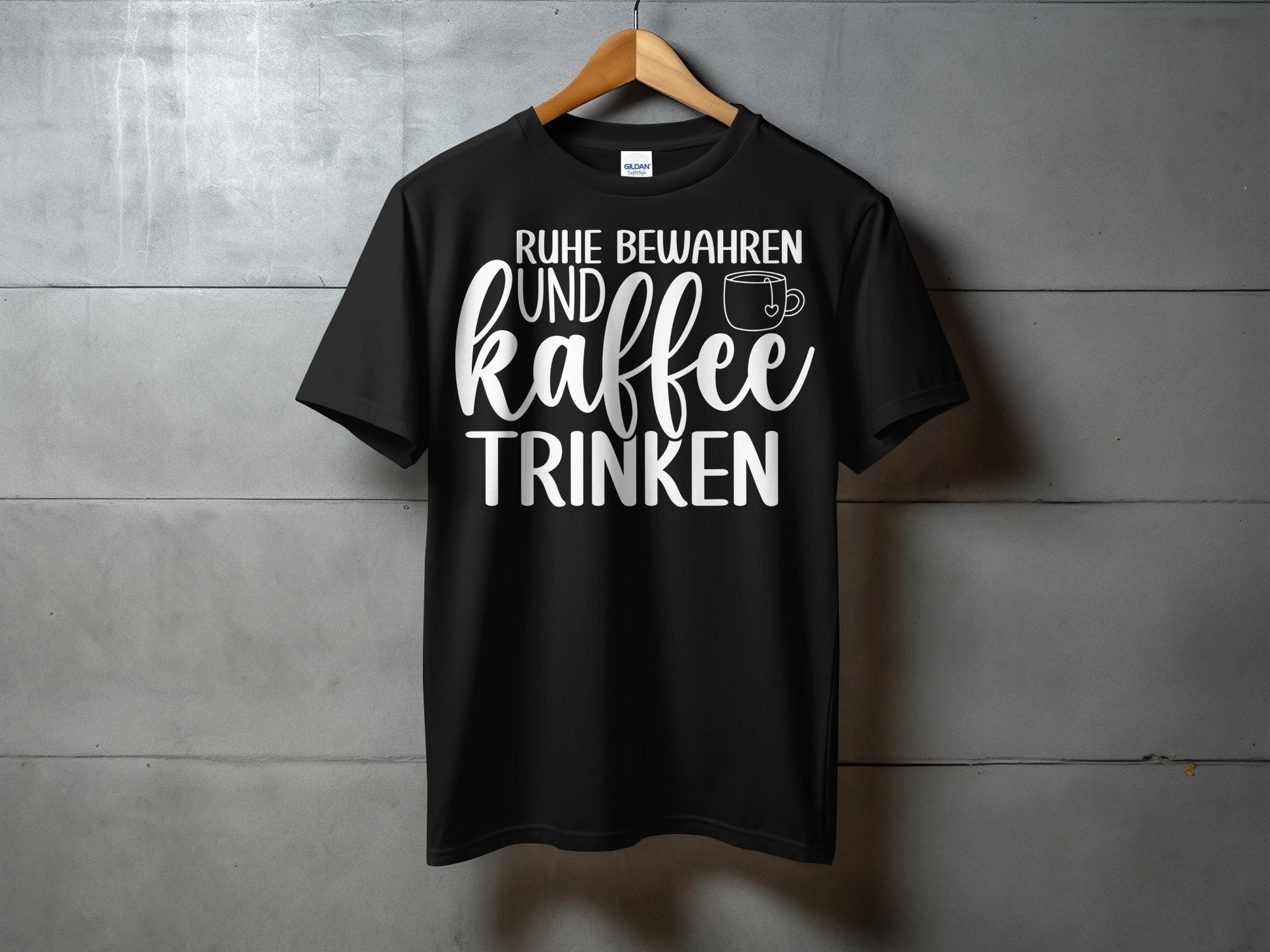 Ruhe bewahren und Kaffee trinken shirt product