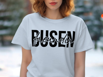 Stylish and Bold Busen Freundin Graphic T-Shirt