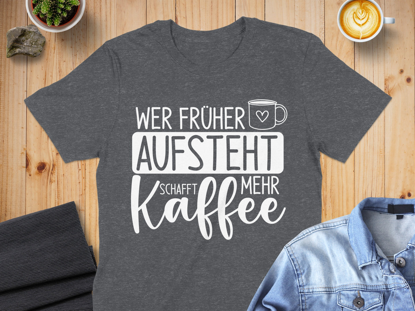Wer Früher Aufsteht Schafft Mehr Kaffee T-Shirt