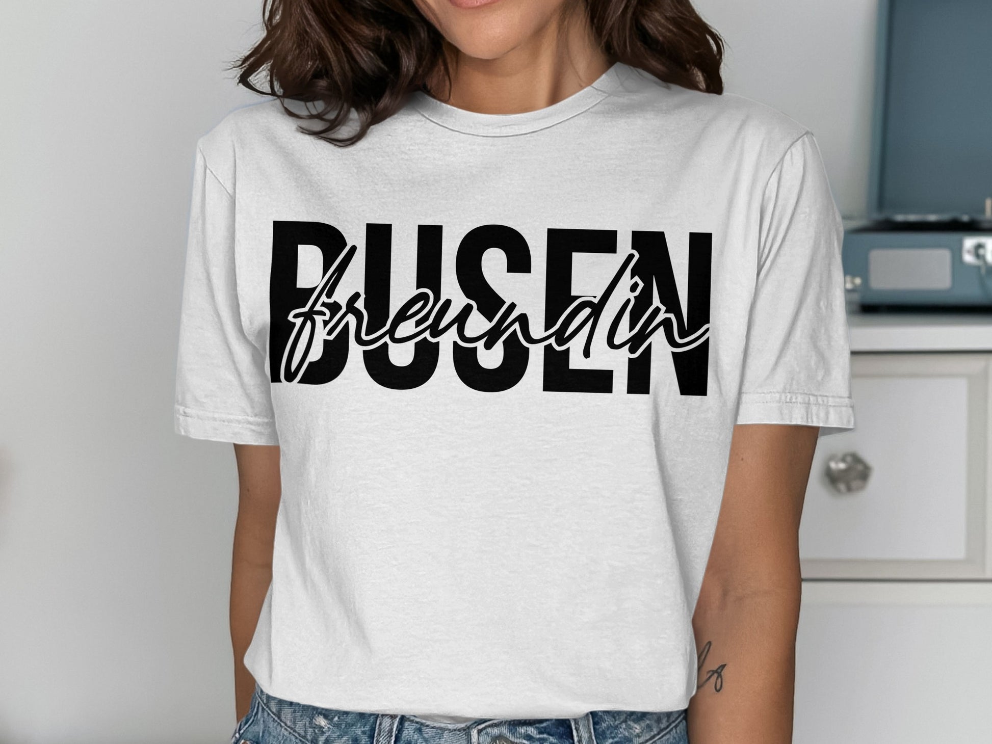 Trendy Busenfreundin Graphic T-Shirt for Women
