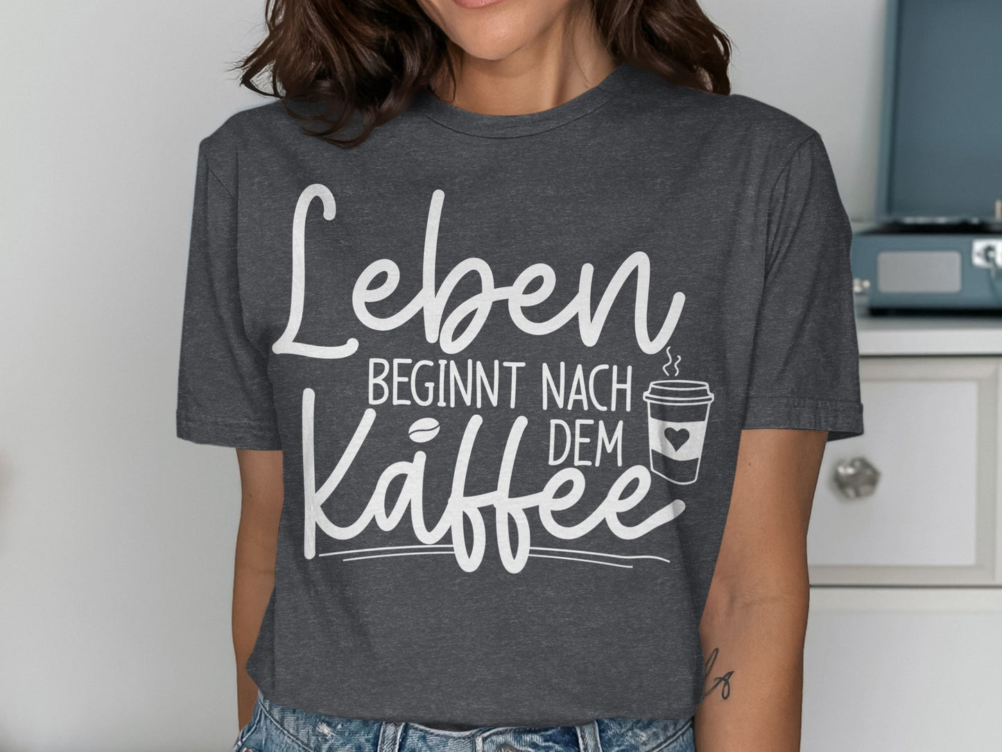 Leben beginnt nach dem Kaffee graphic tee