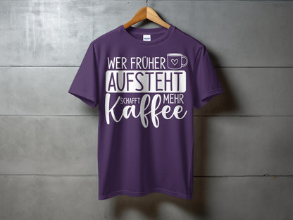 Wer Früher Aufsteht Schafft Mehr Kaffee T-Shirt