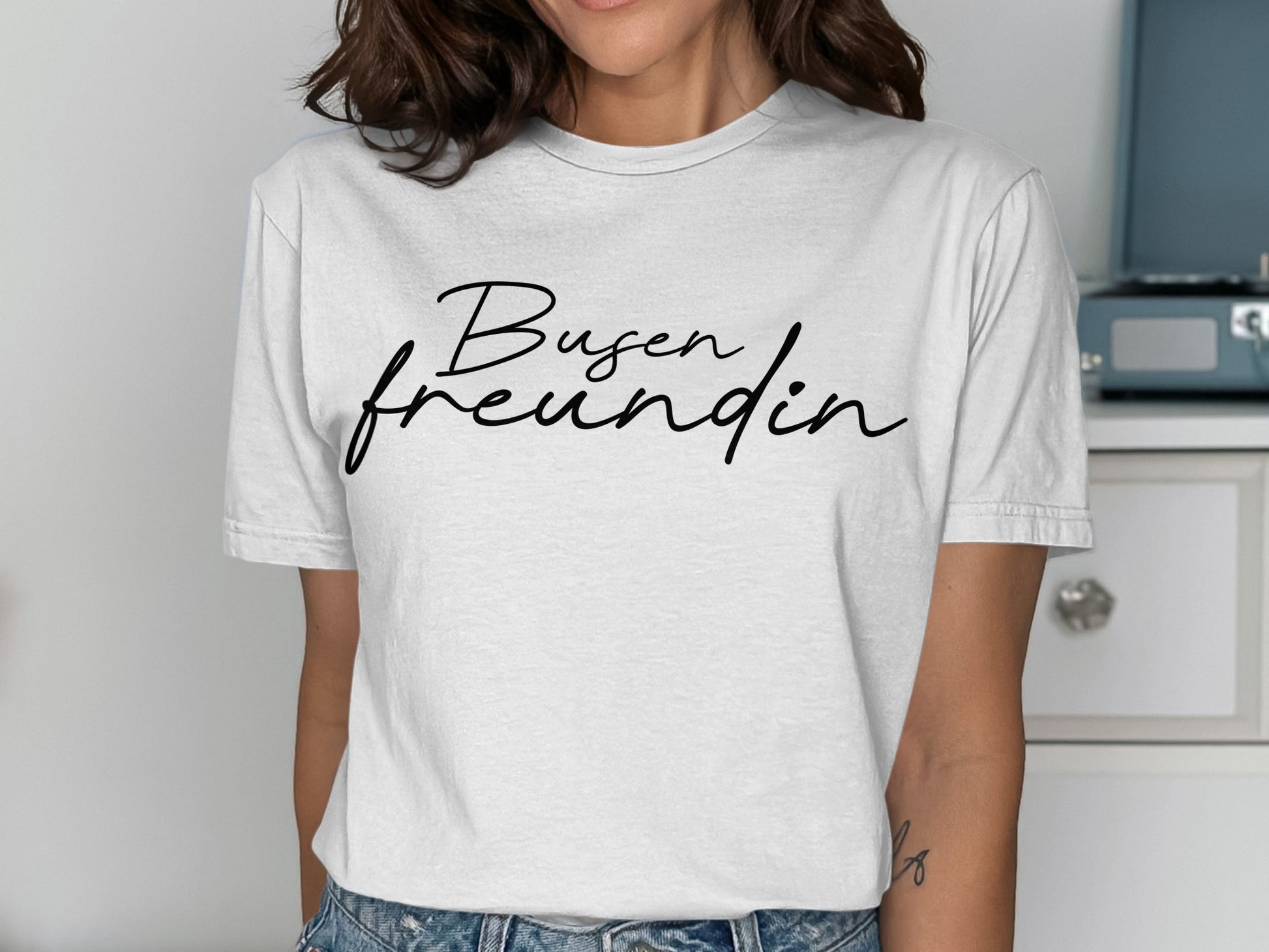 Busen freundin T-shirt with casual chic design