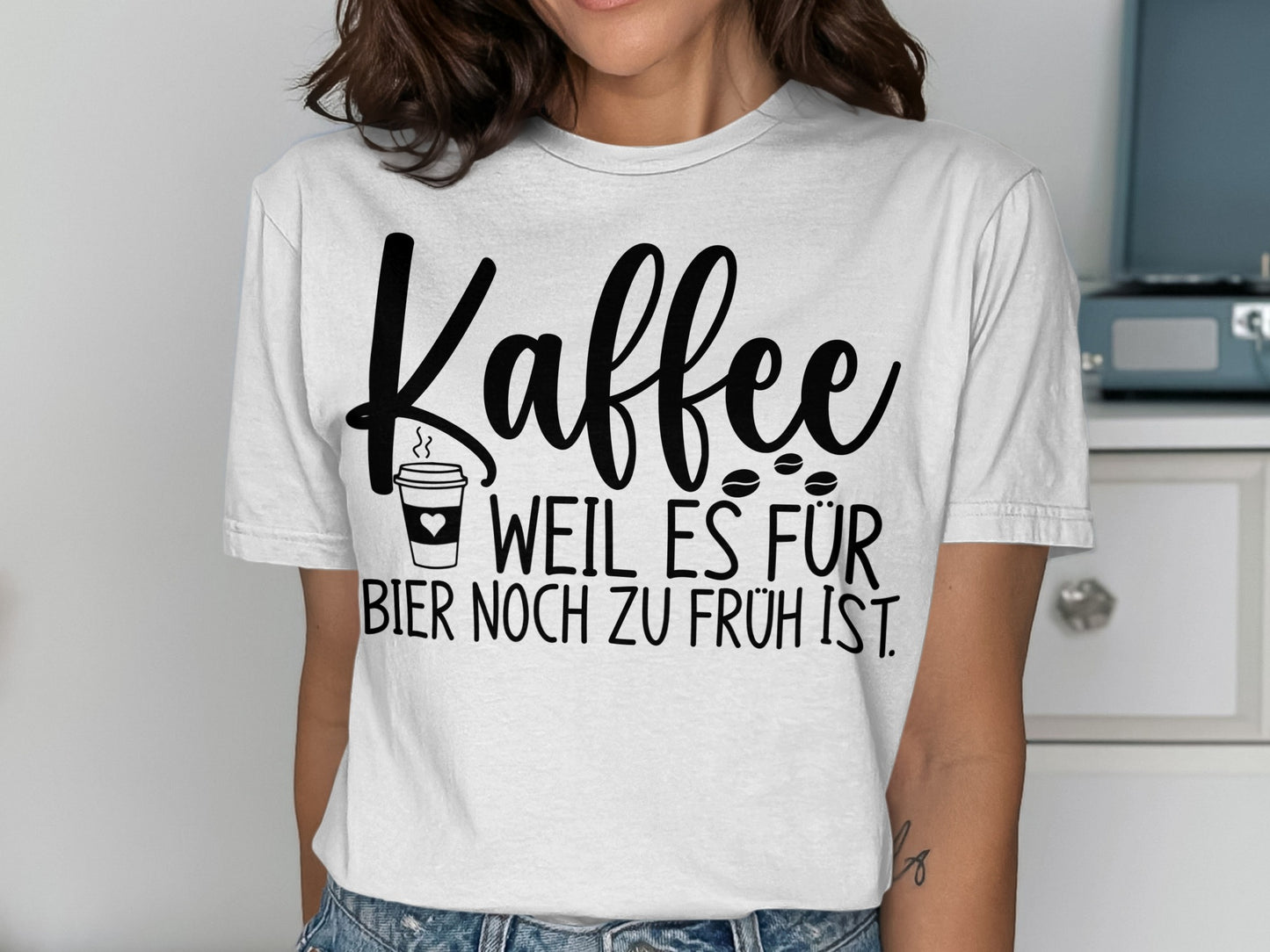 Kaffee weil es für Bier noch zu früh ist T-Shirt