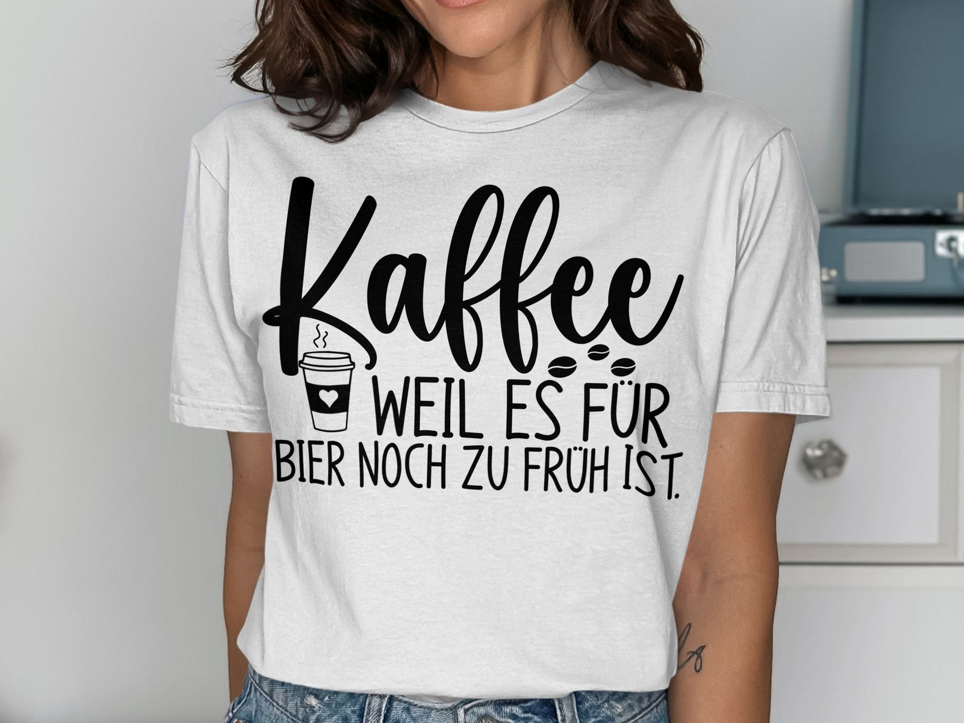 Kaffee weil es für Bier noch zu früh ist T-Shirt