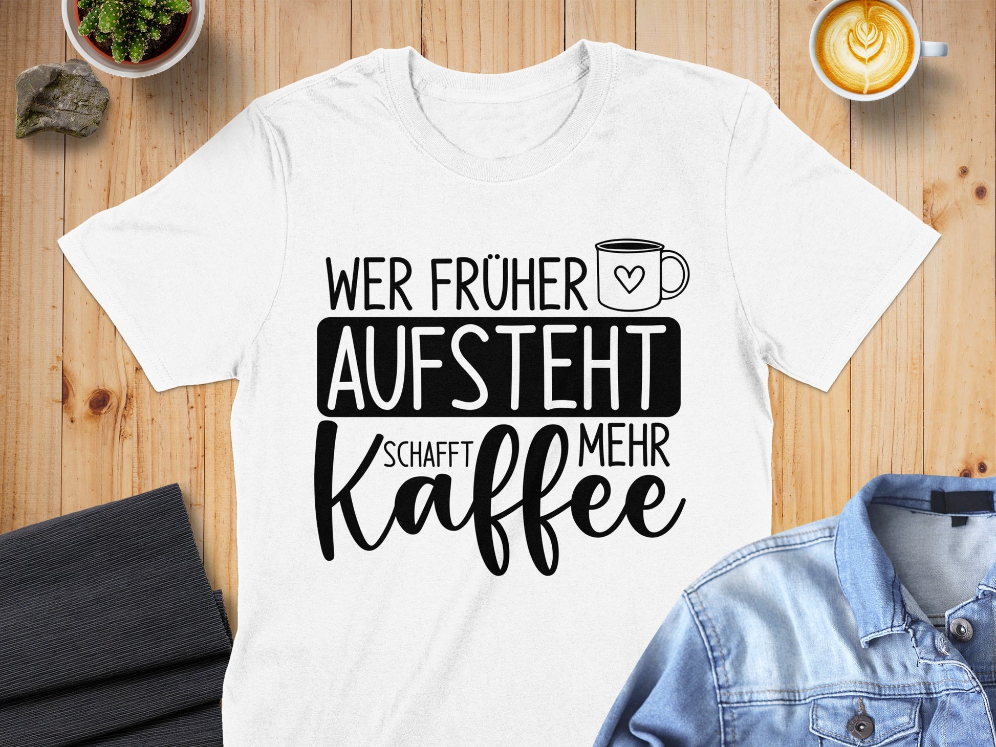 Wer Früher Aufsteht Schafft Mehr Kaffee T-shirt