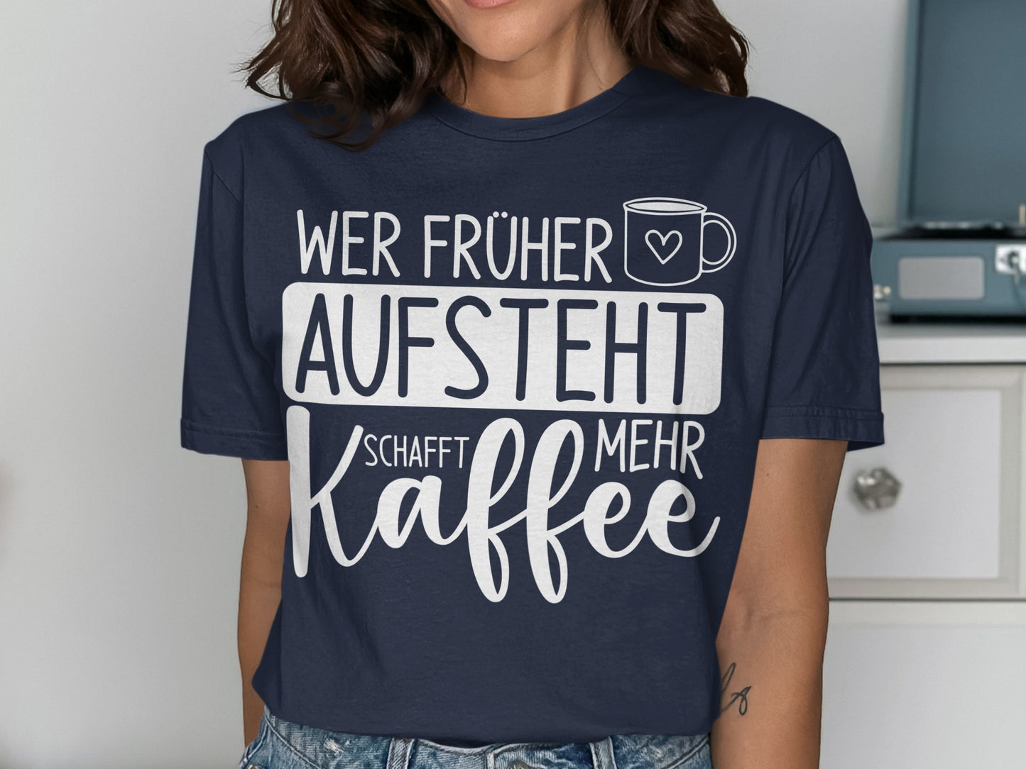 Wer früher aufsteht schafft mehr Kaffee Shirt
