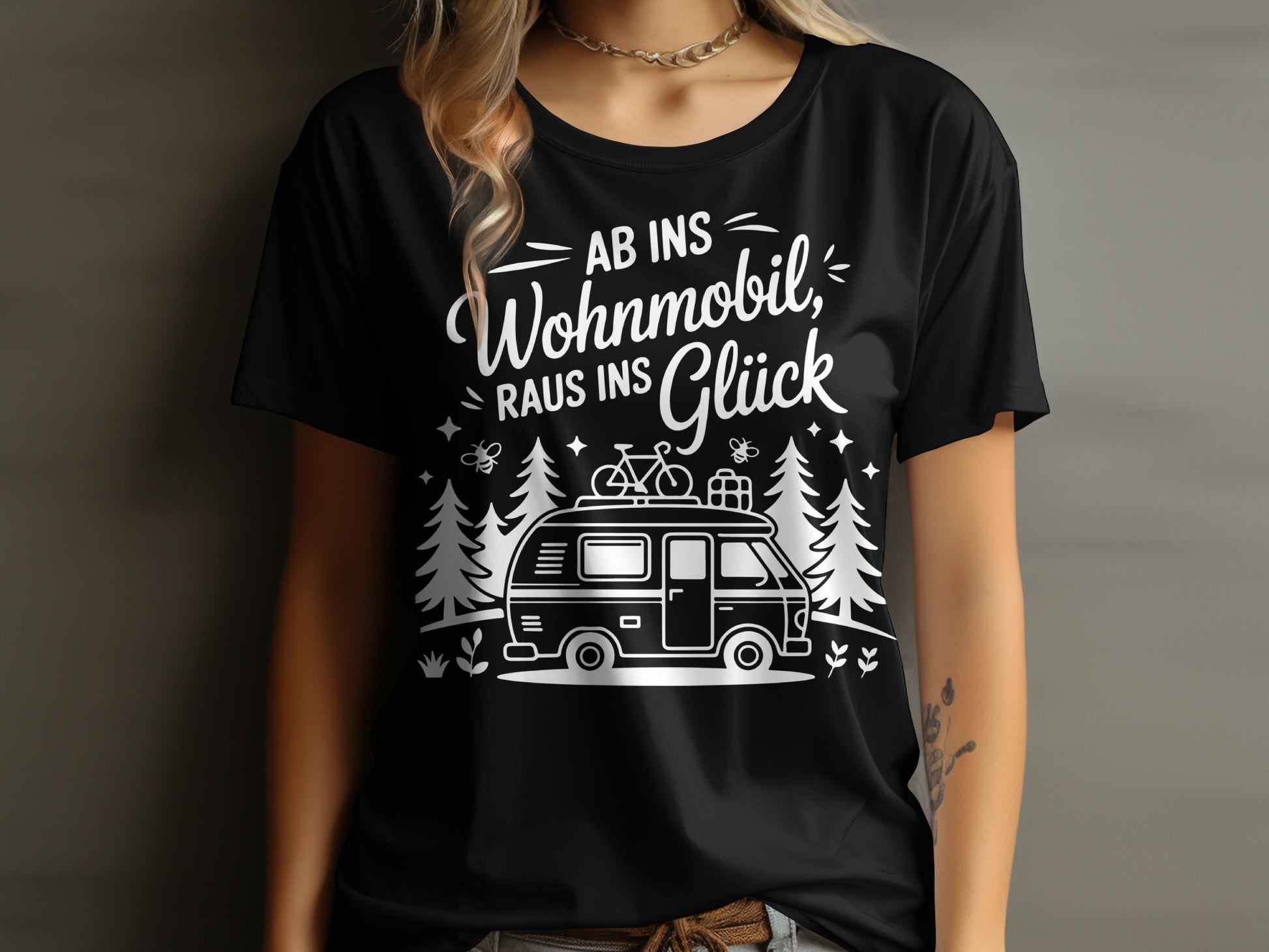 Ab Ins Wohnmobil Raus Ins Glück in black T-shirt