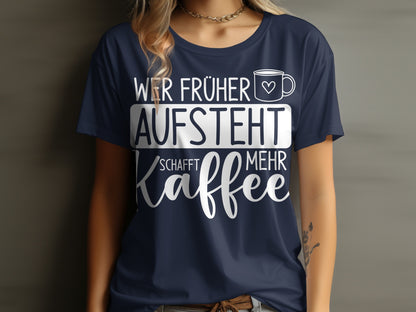 Wer früher aufsteht schafft mehr Kaffee T-Shirt