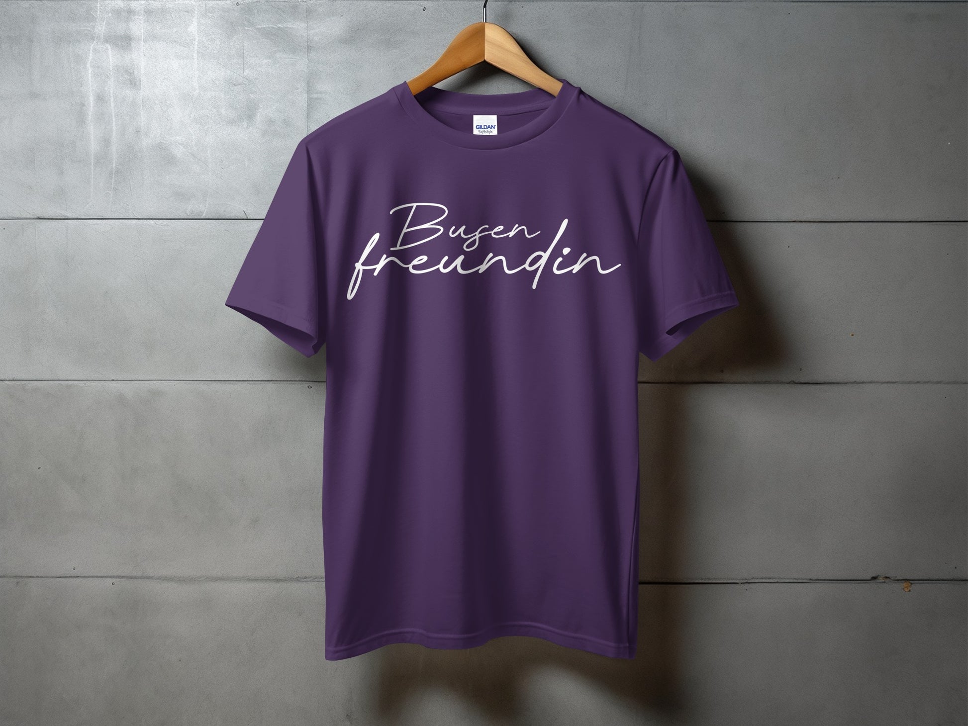 Busenfreundin text on purple T-shirt product