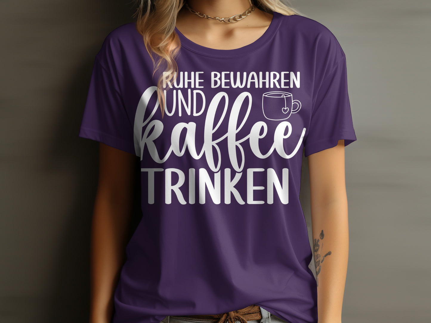 RUHE BEWAHREN UND KAFFEE TRINKEN T-Shirt