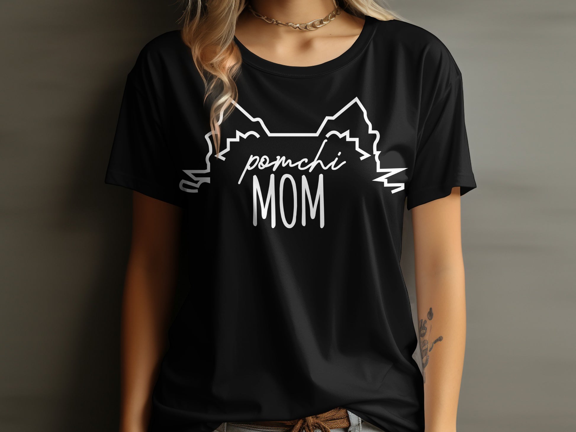 Charming 'Pomchi Mom' Graphic Tee for Dog Lovers