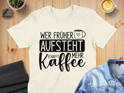 Wer Früher Aufsteht Schafft Mehr Kaffee T-Shirt