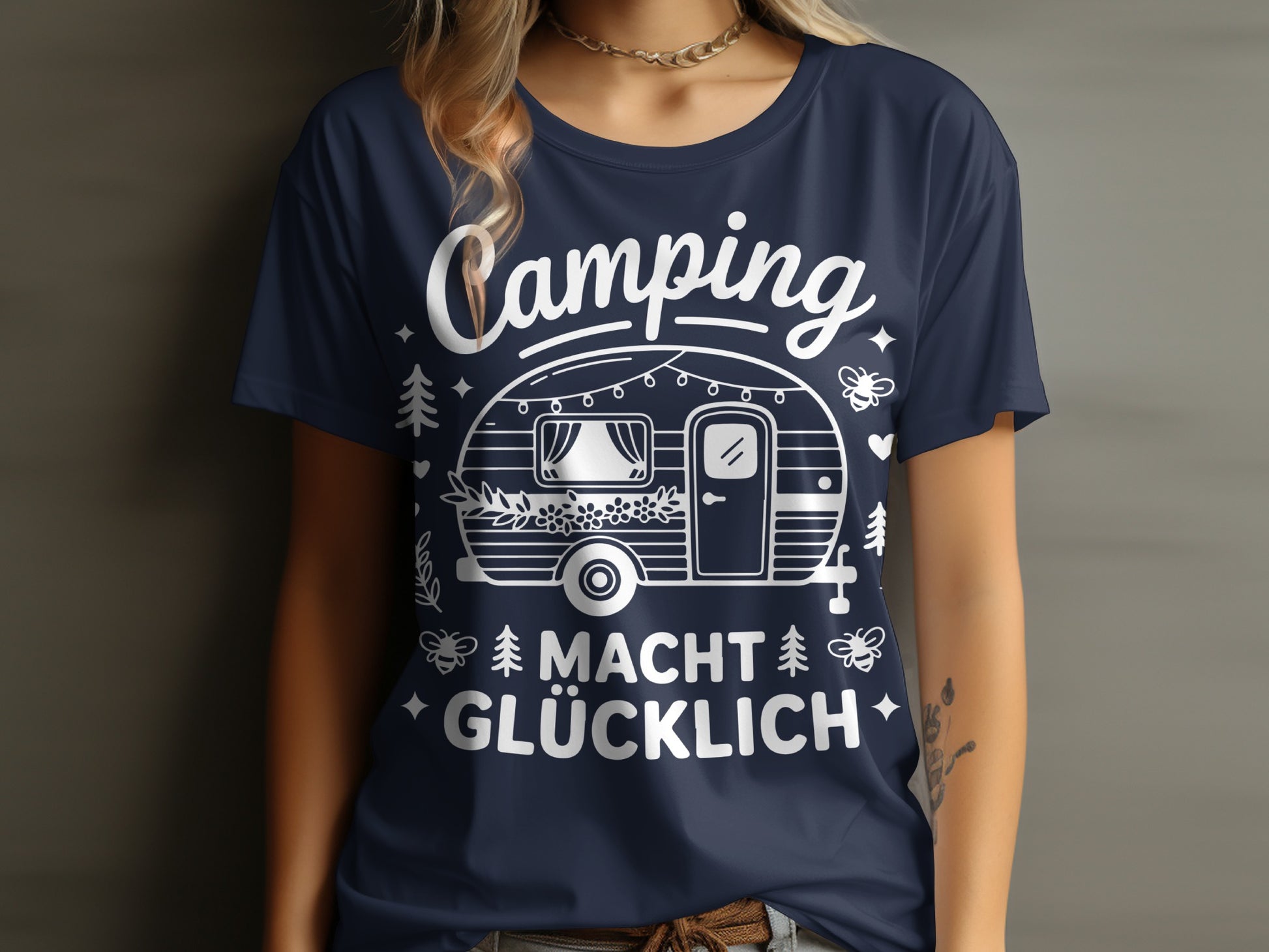 Camping Macht Glücklich Graphic Tee Product