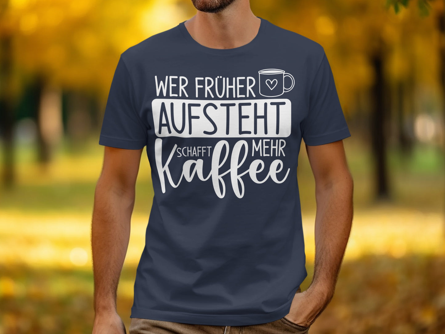 Wer Früher Aufsteht Schafft Mehr Kaffee T-Shirt