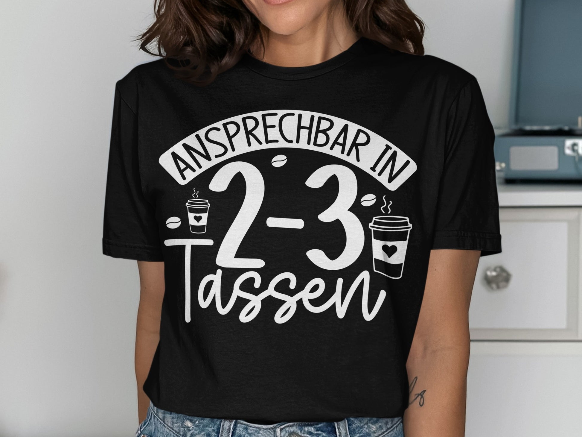 Ansprechbar in 2-3 Tassen Coffee Themed Shirt