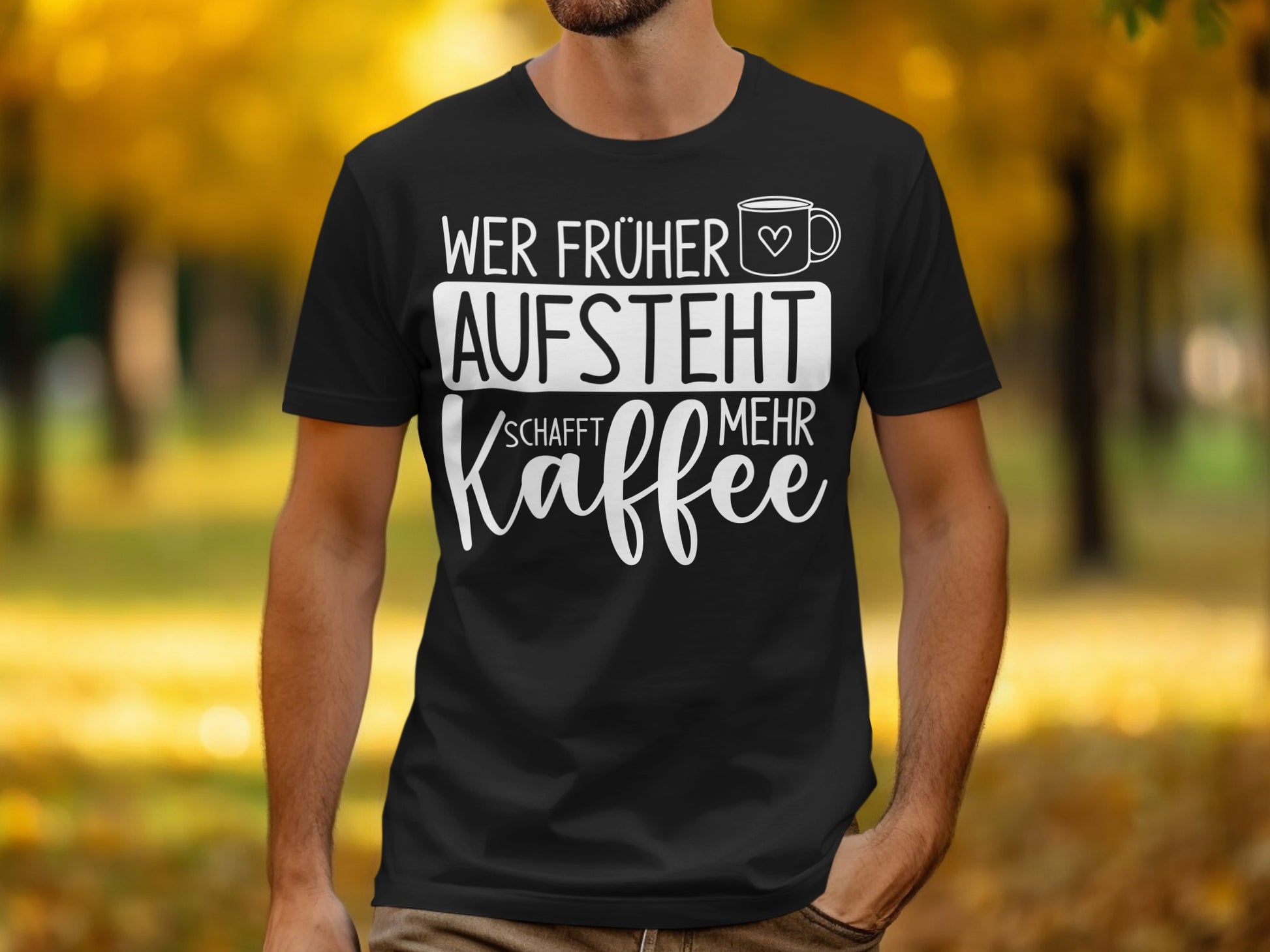 Wer Früher Aufsteht Schafft Mehr Kaffee T-Shirt