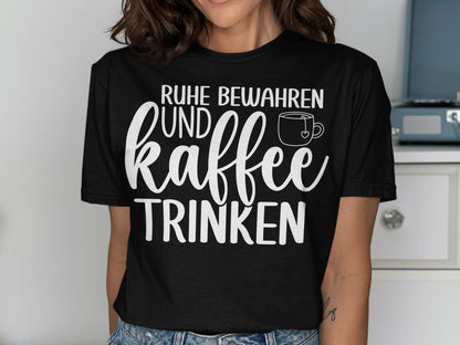 Ruhe bewahren und Kaffee trinken T-shirt