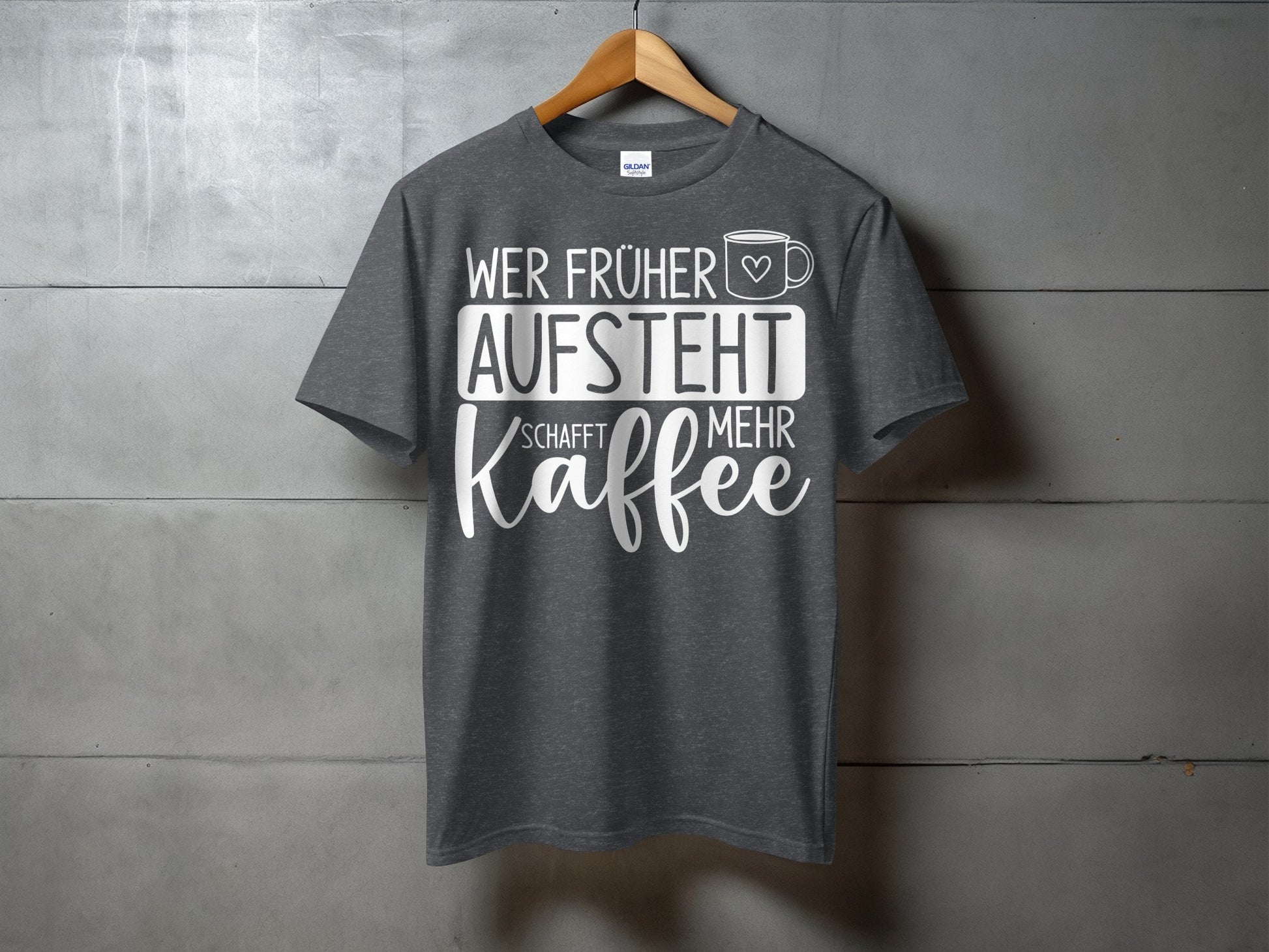 Wer Früher Aufsteht Schafft Mehr Kaffee T-Shirt