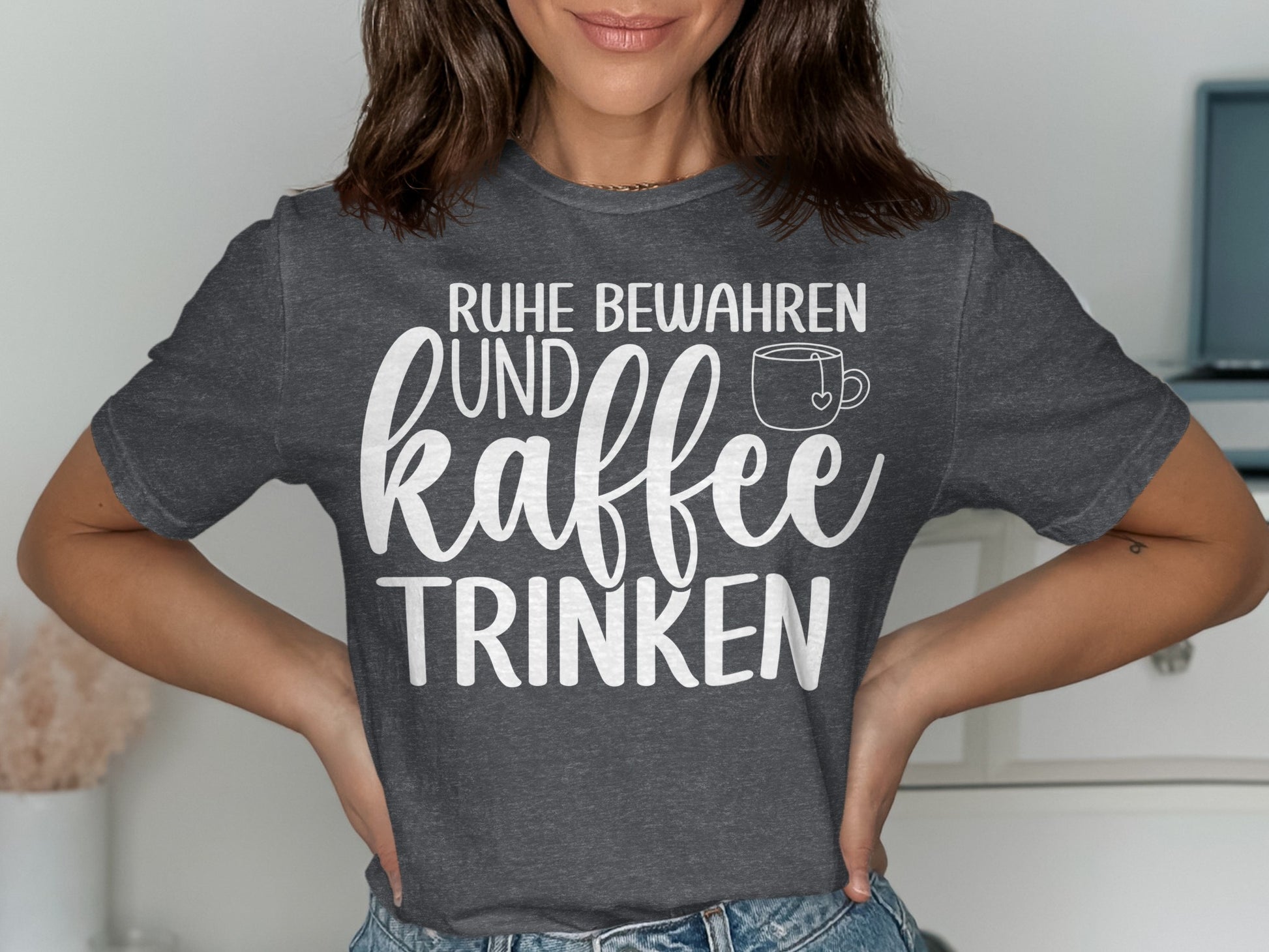 Ruhe Bewahren Und Kaffee Trinken T-shirt