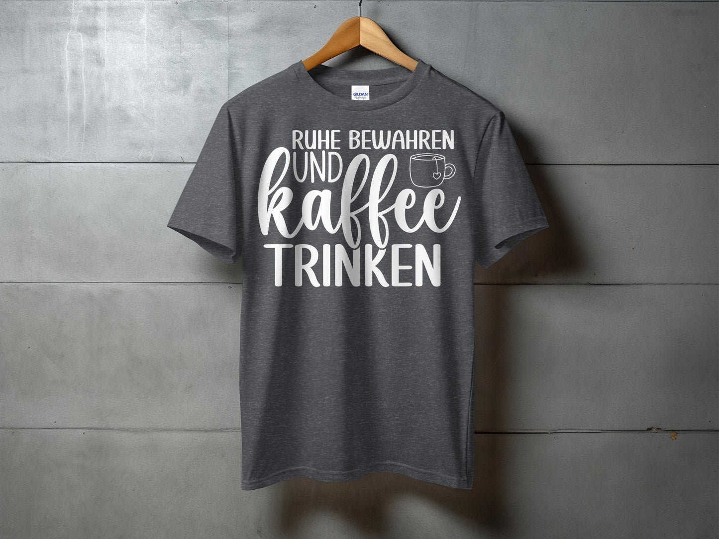 Ruhe Bewahren Und Kaffee Trinken T-shirt