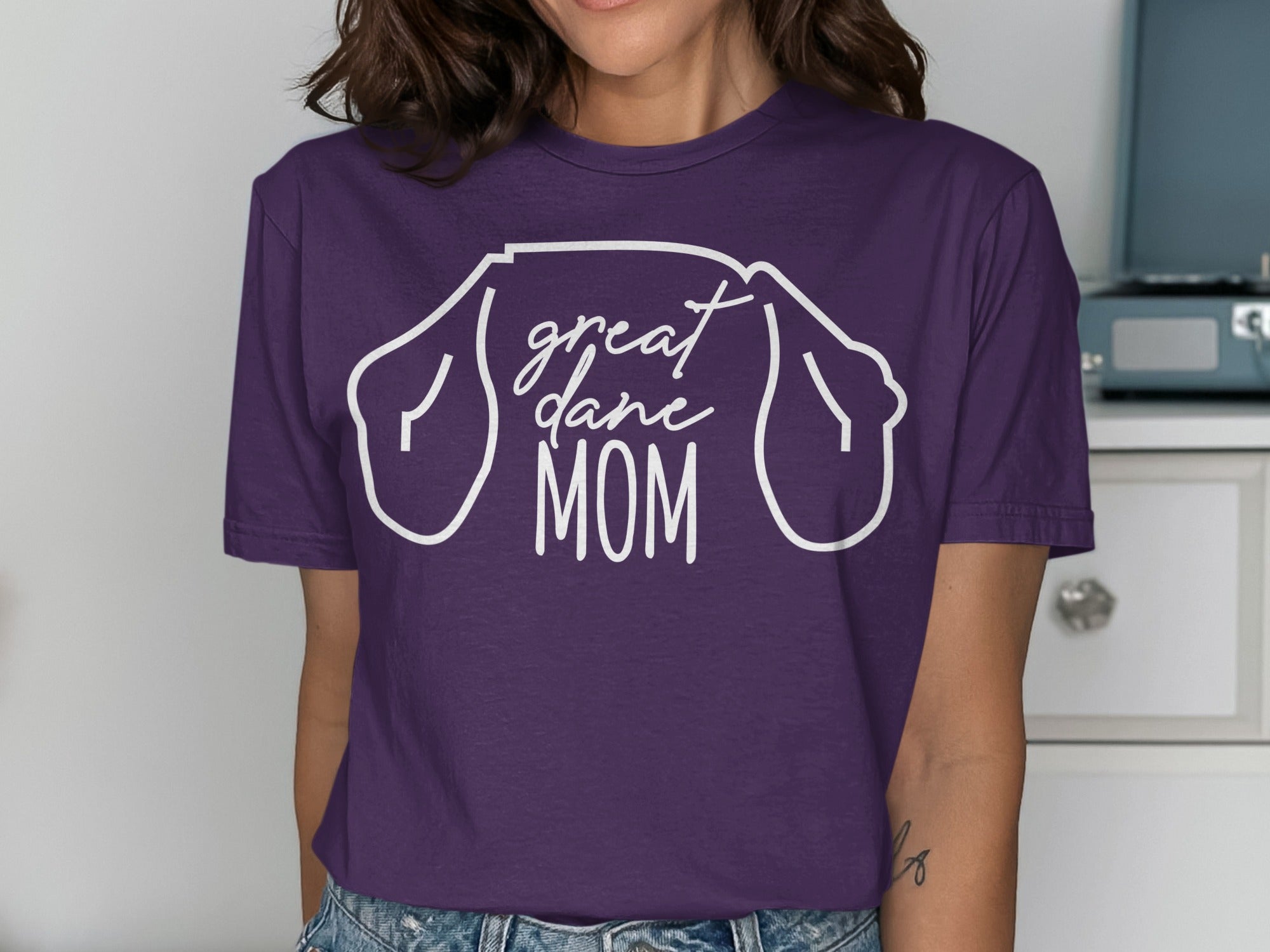 Great Dane Mom Graphic Print T-Shirt for Dog Lovers