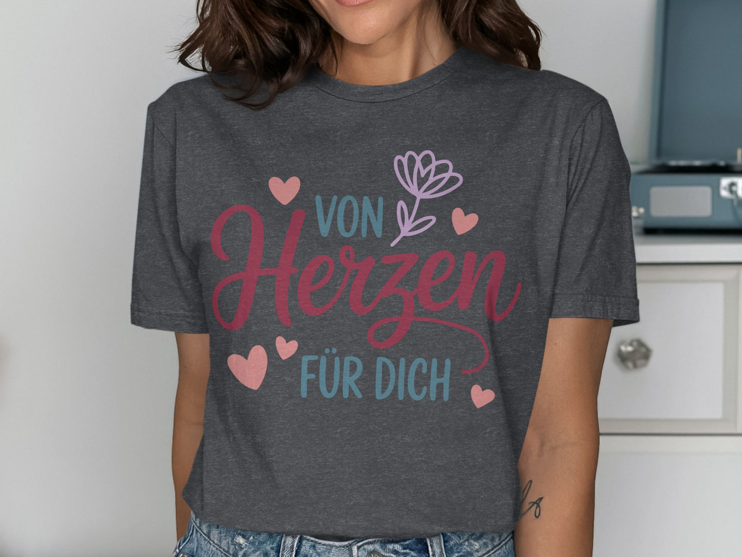 Herzliche Botschaft auf lässigem T-Shirt Design