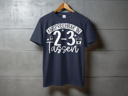 Ansprechbar in 2-3 Tassen Kaffee Humor T-Shirt
